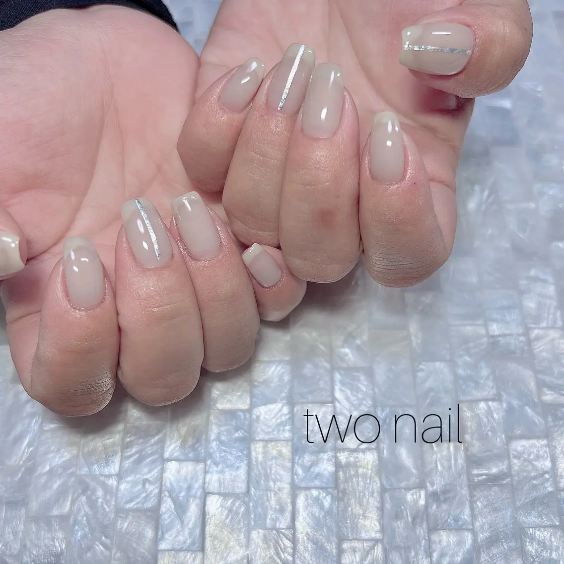 ネイル オーロラネイル ネイルチップ ホワイト ハンドネイル two nailのネイルデザイン