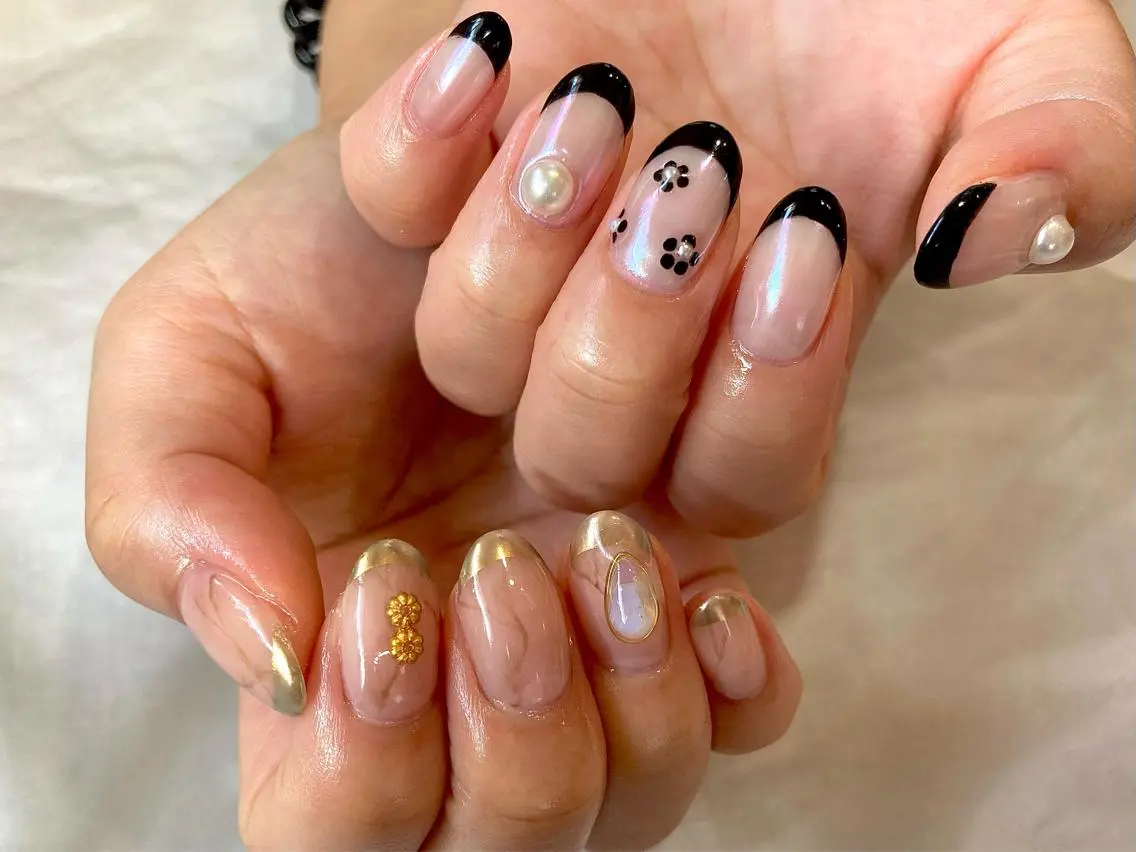 ショート カラー ネイル マツエク・マツパ illum hicariのネイルデザイン