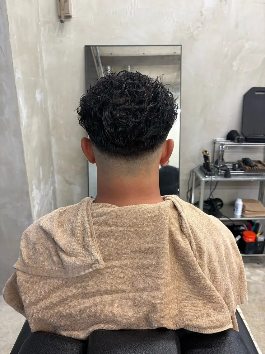 パーマ メンズ 与那嶺 有真のヘアスタイル
