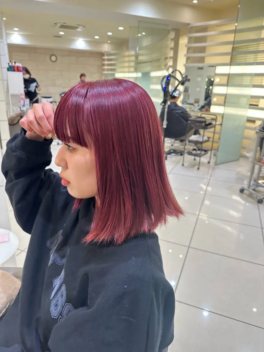 ミディアム カラー ヘアアレンジ タイトボブ個性派カラ ーAKANEのヘアスタイル