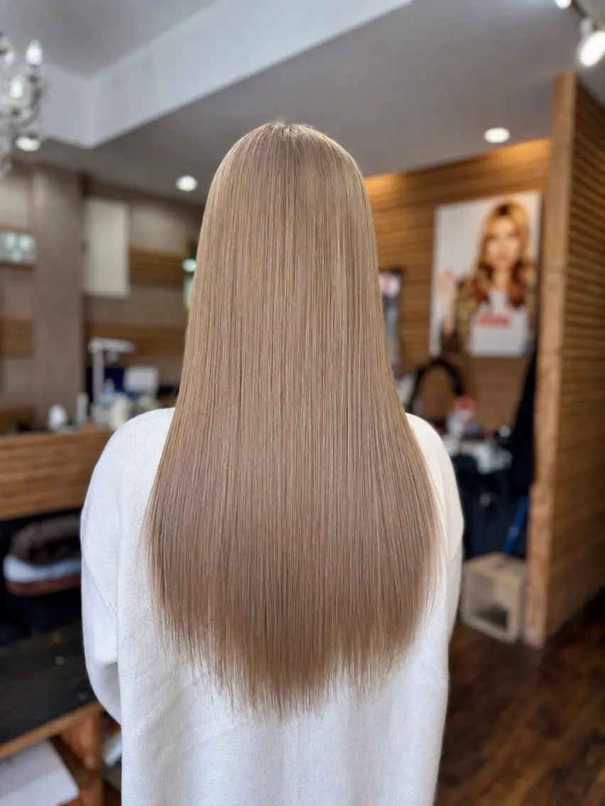 カラー ベージュカラー ブリーチ DANCE YUKARIのヘアスタイル