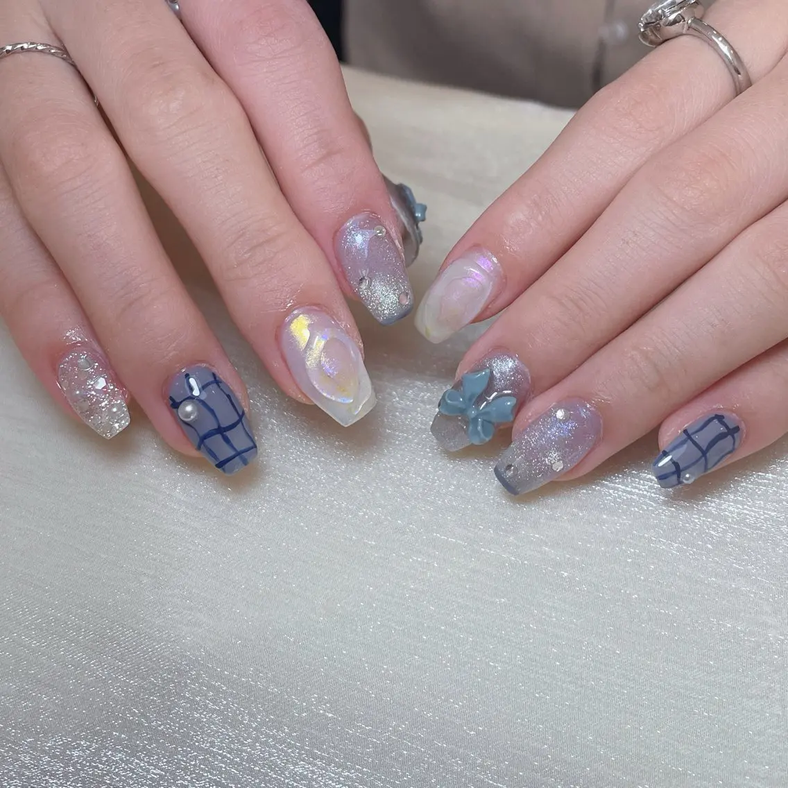 ネイル アートネイル オーロラネイル フラッシュネイル ガーリー キラキラネイル ハンドネイル Una NAILMANAMIのネイルデザイン