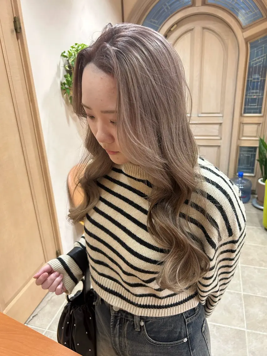 ロング ヘアカラー mayu .のヘアスタイル
