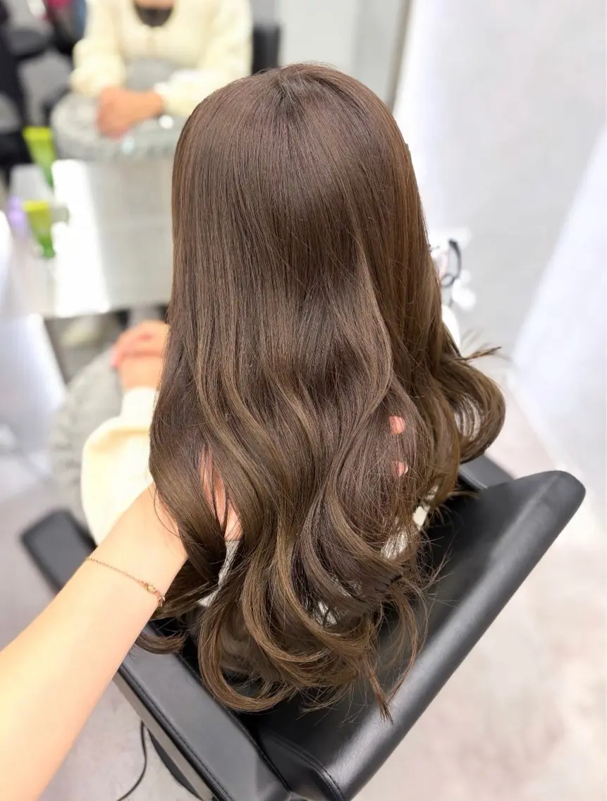 ロング カット ヘアカラー トリートメント fuwari 美白ショコラカラーのヘアスタイル