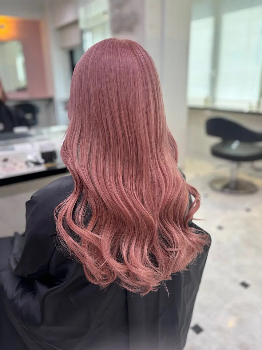 ロング カラー ベージュカラー ピンクカラー ピンクベージュ カット ヘアカラー トリートメント 💙ハイトーン韓国風 色白ヘア💙manaのヘアスタイル