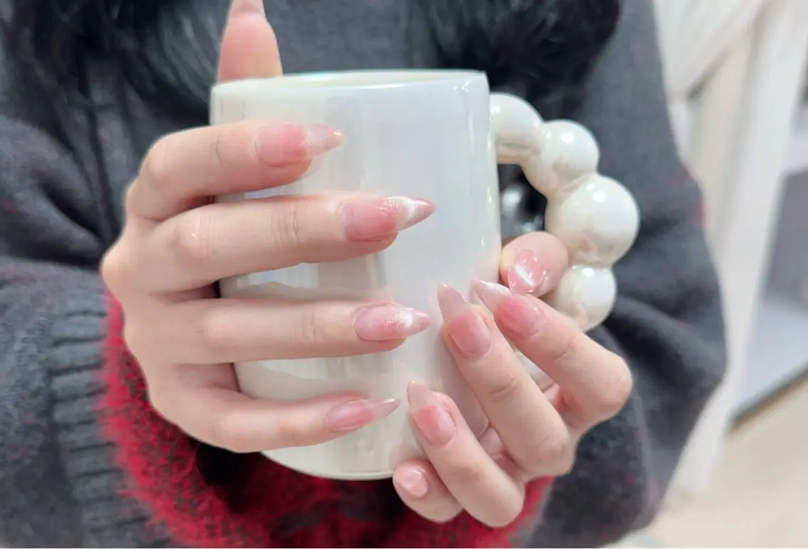 ネイル フレンチネイル グラデーション キラキラネイル 韓国ネイル マグネットネイル ハンドネイル 🎀🎀YooLi Nail Salonのネイルデザイン
