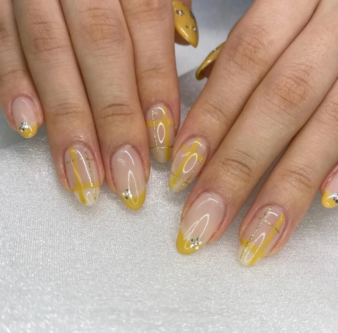 ネイル 春ネイル Bianca🩶 TAMIYAのネイルデザイン