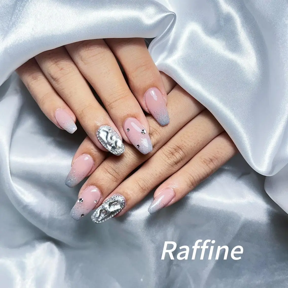 ネイル ハンドネイル RAFFINE haru🦋🩵のネイルデザイン