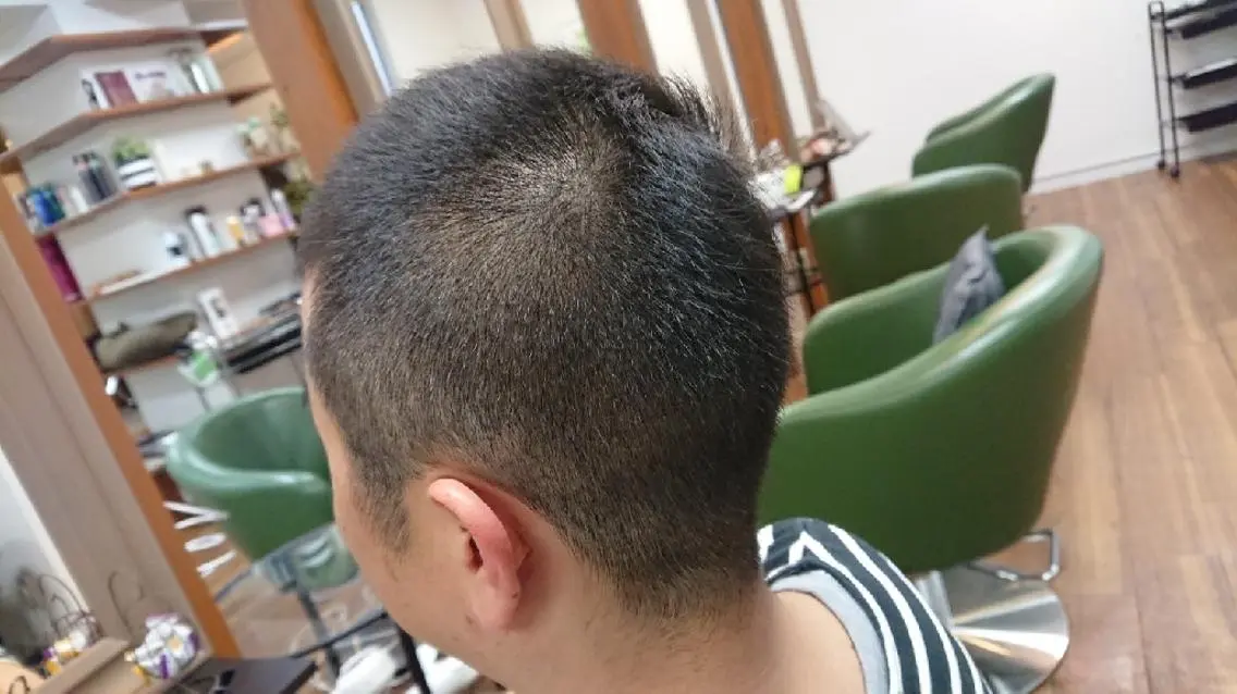 ショート メンズ 刈り上げ 渡辺 康行のヘアスタイル