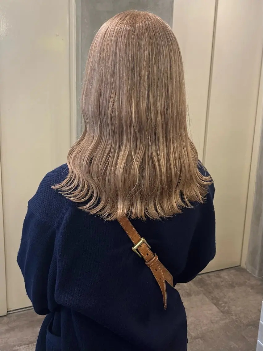 セミロング カラー ヘアアレンジ ベージュカラー ブリーチ ブラウンカラー 透明感カラー Zina京都河原町 maikaのヘアスタイル