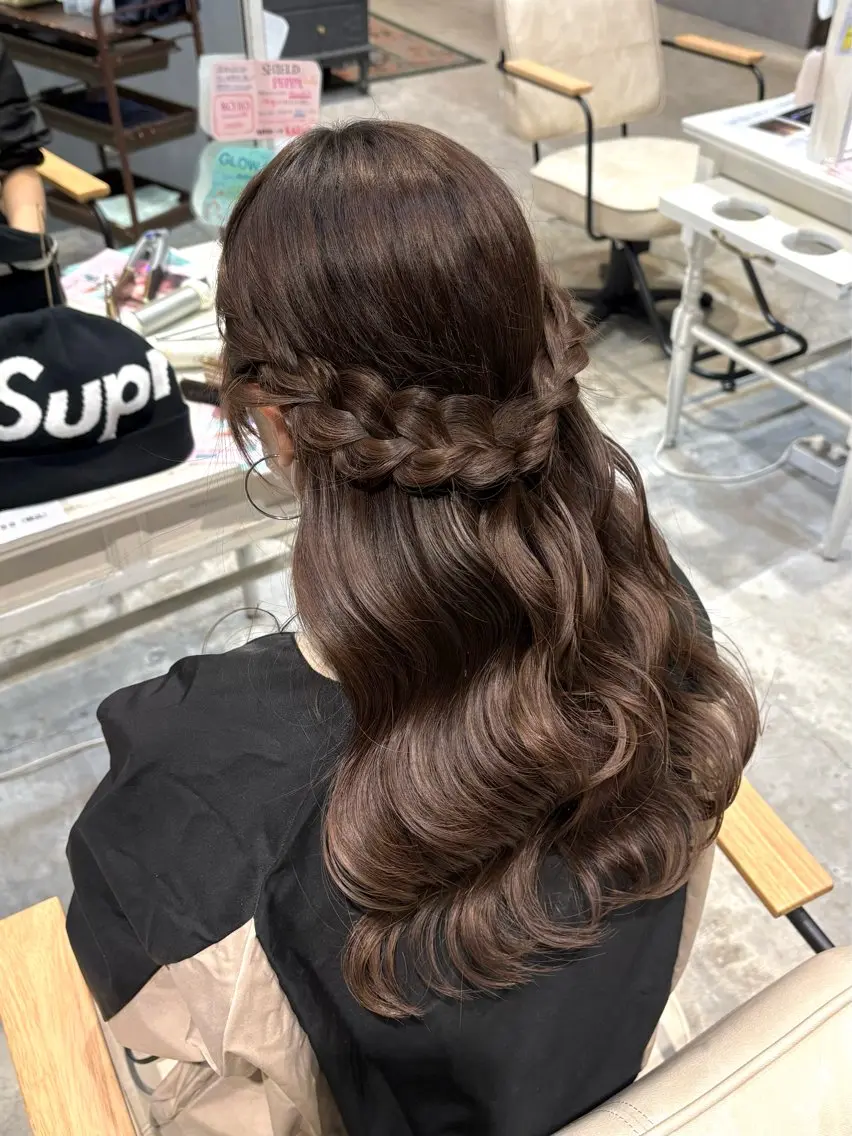 ロング カラー ヘアアレンジ ハーフアップ ヘアセット ハイトーン、カラー 特化⟡.·すわ☁️のヘアスタイル