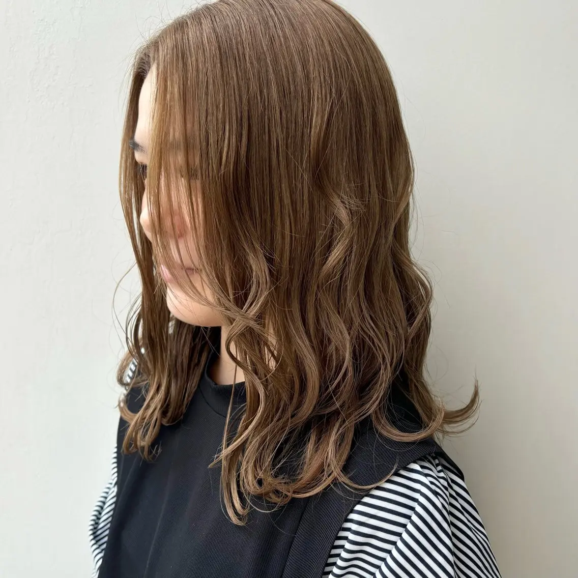 ミディアム カラー ベージュカラー ミルクティーベージュ Lotti なぎのヘアスタイル