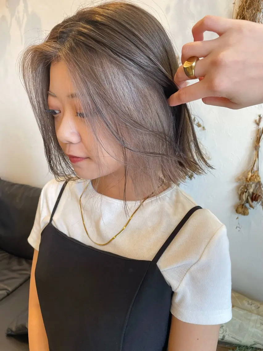 【アクセントで🪞】フェイスフレーミング（ハーフブリーチ＋艶カラー）の写真