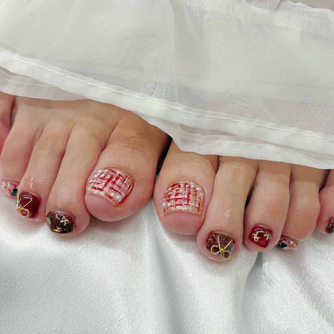 ネイル フットネイル 持ち込み ツイードネイル Ayu ꕤ︎︎。°⋆のネイルデザイン