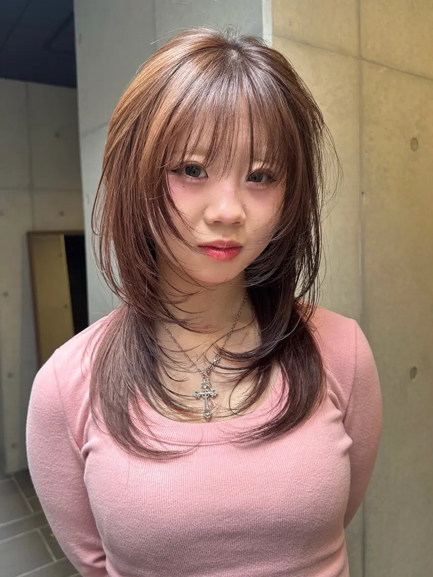 ミディアム カラー 顔まわりレイヤー レイヤーカット ウルフカット カット ヘアカラー 似合わせウルフ/ レイヤー/山本祐輔のヘアスタイル