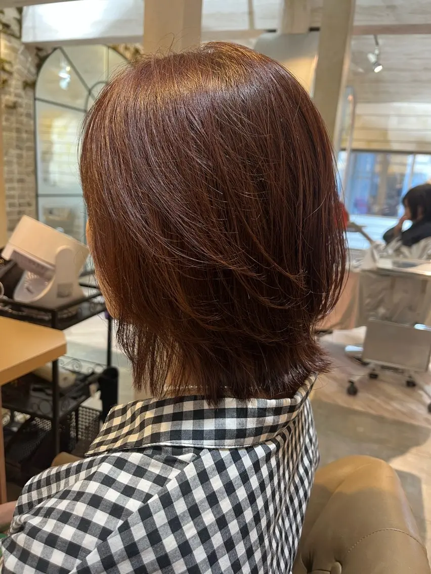 ミディアム くびれヘア くびれレイヤー レイヤーカット 外ハネヘア カラーが上手い 辻悠月のヘアスタイル
