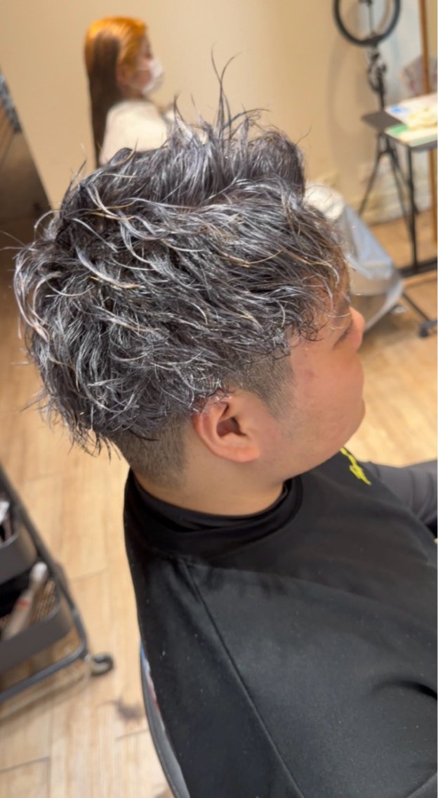 ショート カラー パーマ メンズ メンズハイライト メンズパーマ ハイライトカラー ハイライト カット ヘアカラー 大久保 隆蔵のヘアスタイル