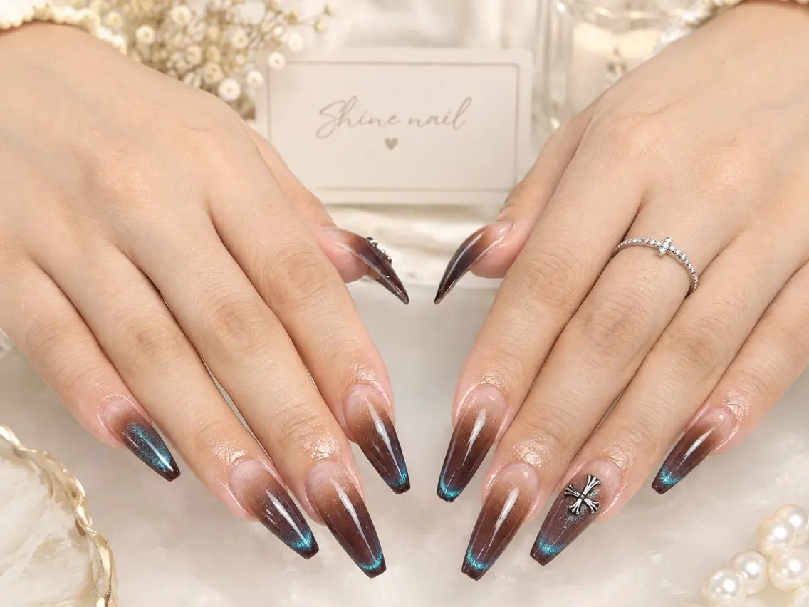ネイル shine 🎀 長さ出し専門のネイルデザイン