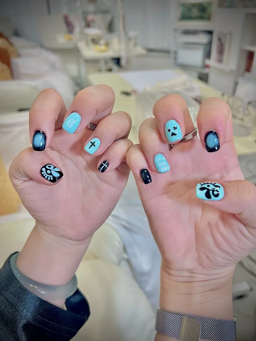 ネイル アートネイル 水色 ハンドネイル LYYM Salon Nikoのネイルデザイン