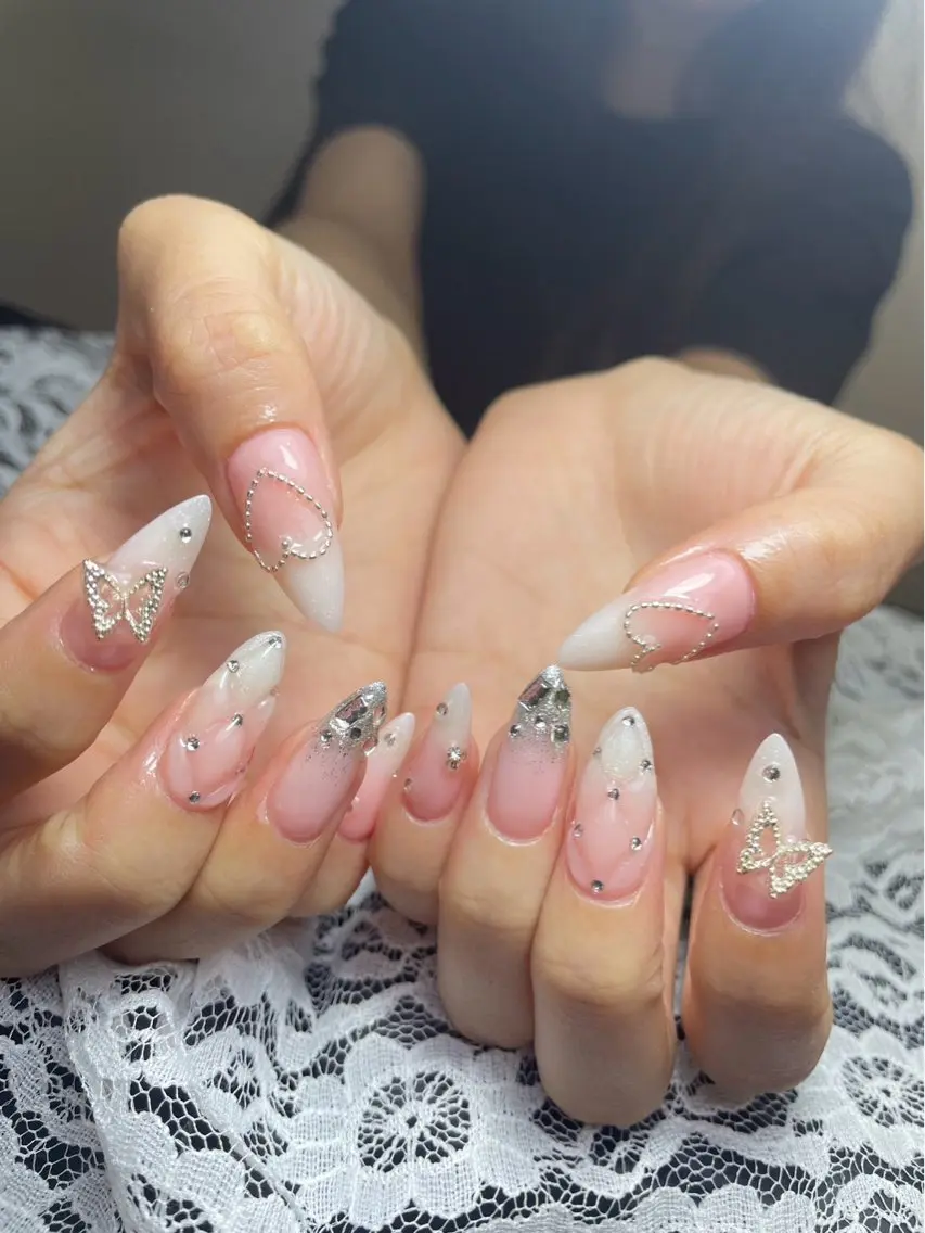 ネイル チークネイル 長さ出し フットネイル ジェルネイル 卒業式 𝓐𝓷𝓻𝓲 XiinhNailのネイルデザイン