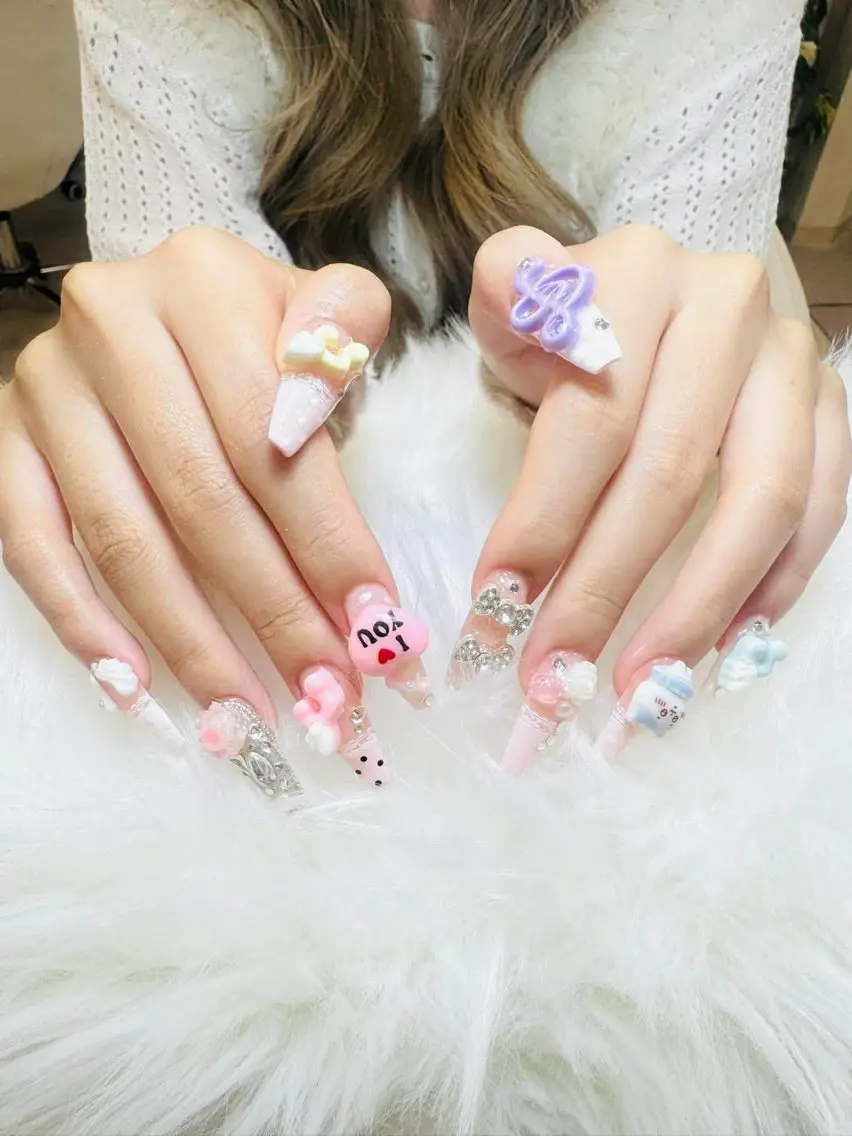 ネイル ハンドネイル ハンドケア Anh Nail 歌舞伎町のネイルデザイン