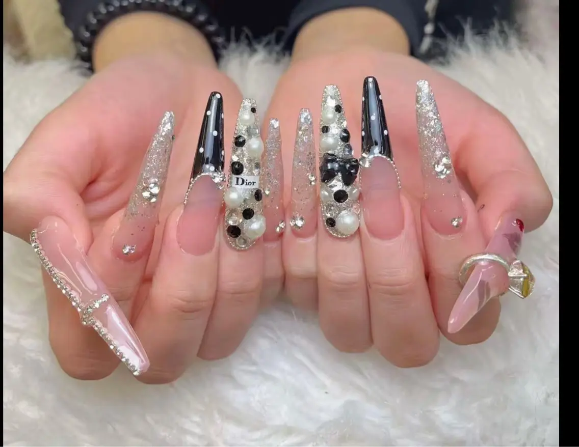 ネイル フレンチネイル ジェルネイル マグネットネイル 持ち込み ニュアンスネイル NiJi Nailsのネイルデザイン