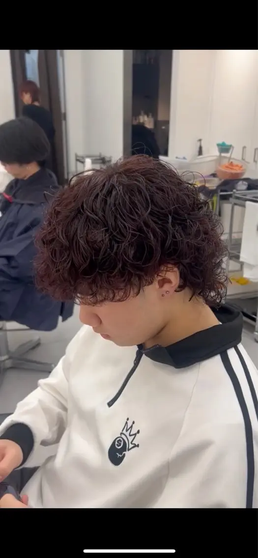カラー パーマ メンズ メンズパーマ メンズウルフカット ウルフカット 佐々木 輝のヘアスタイル