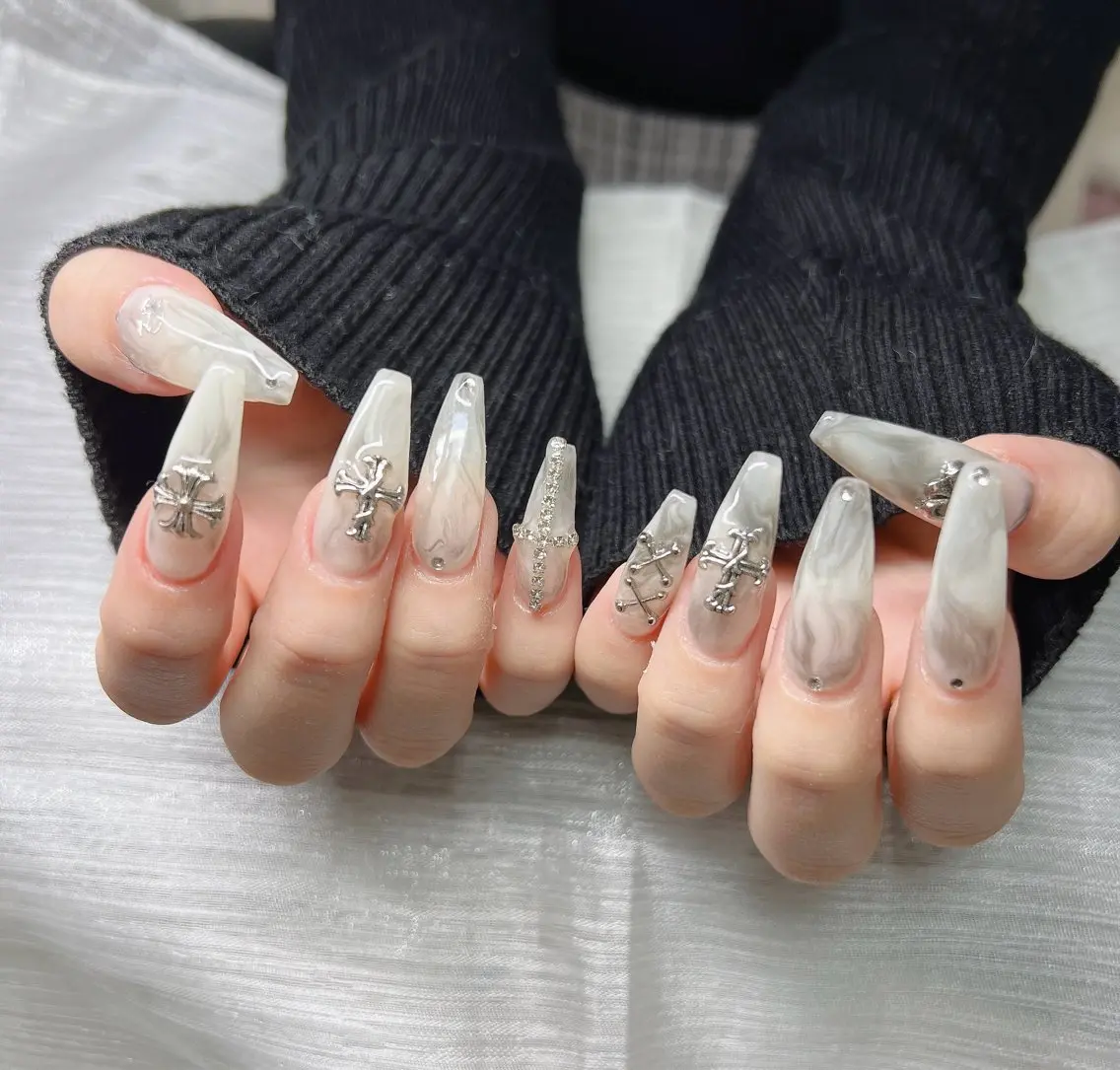 ネイル オーロラネイル チークネイル 長さ出し フットネイル フレンチネイル ハンドネイル Lee Nailsのネイルデザイン
