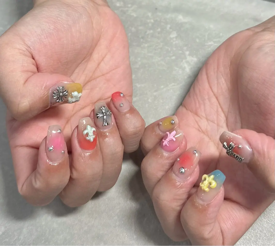 ネイル ハンドネイル フットネイル LAVISH nanamiのネイルデザイン