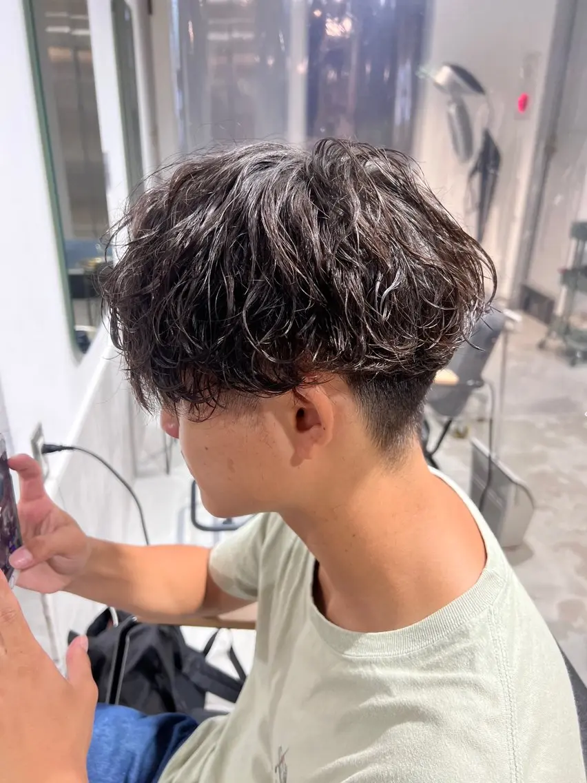 ショート パーマ メンズ フェザーパーマ メンズパーマ ツイストスパイラルパーマ 波巻きパーマ スパイラルパーマ カット パーマ メンズカットパーマ ✂️ JOYAのヘアスタイル