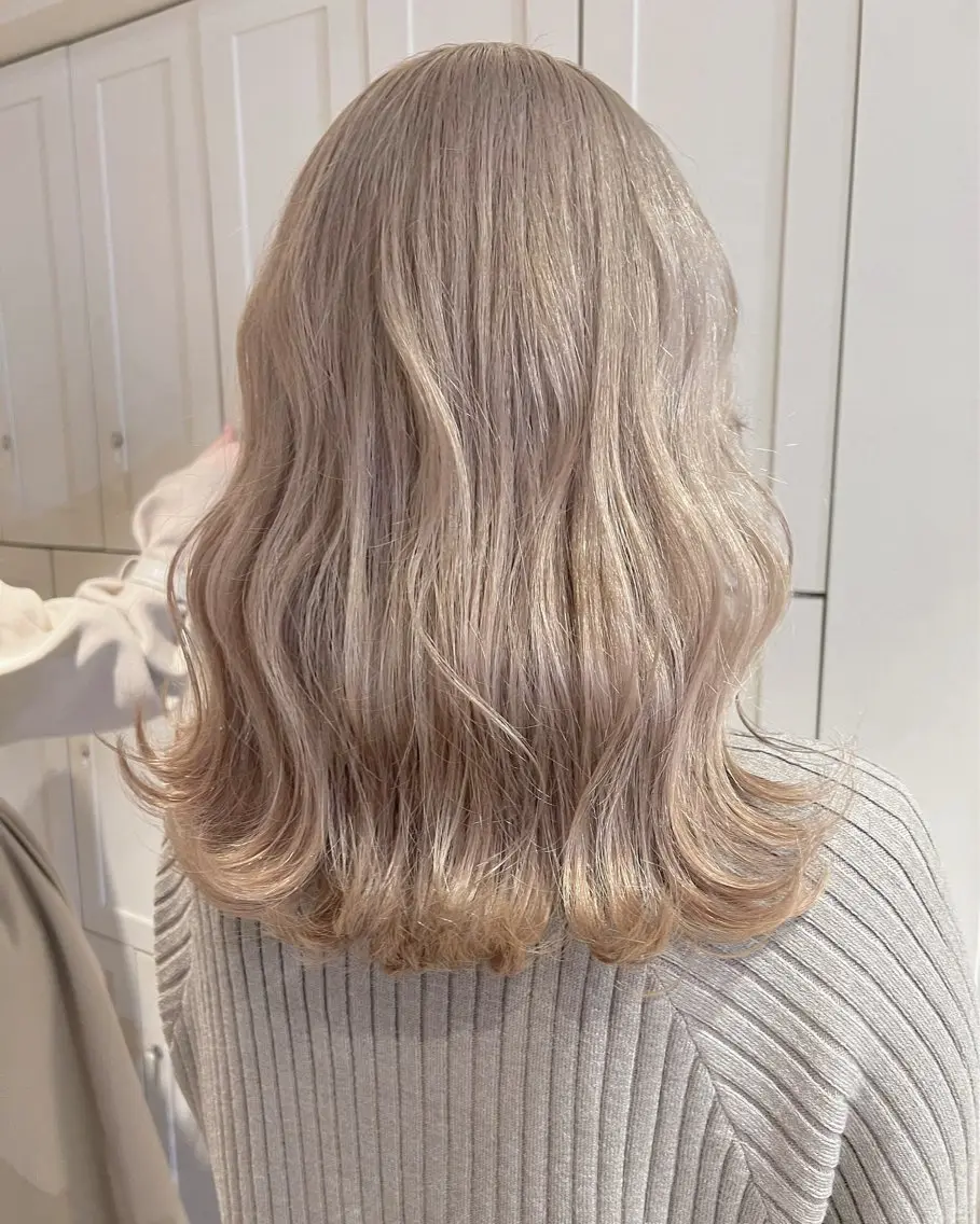 ミディアム カラー ブリーチ ブロンド ケアブリーチ レイヤーカット/ボブ ウルフ/縮毛矯正🪄のヘアスタイル
