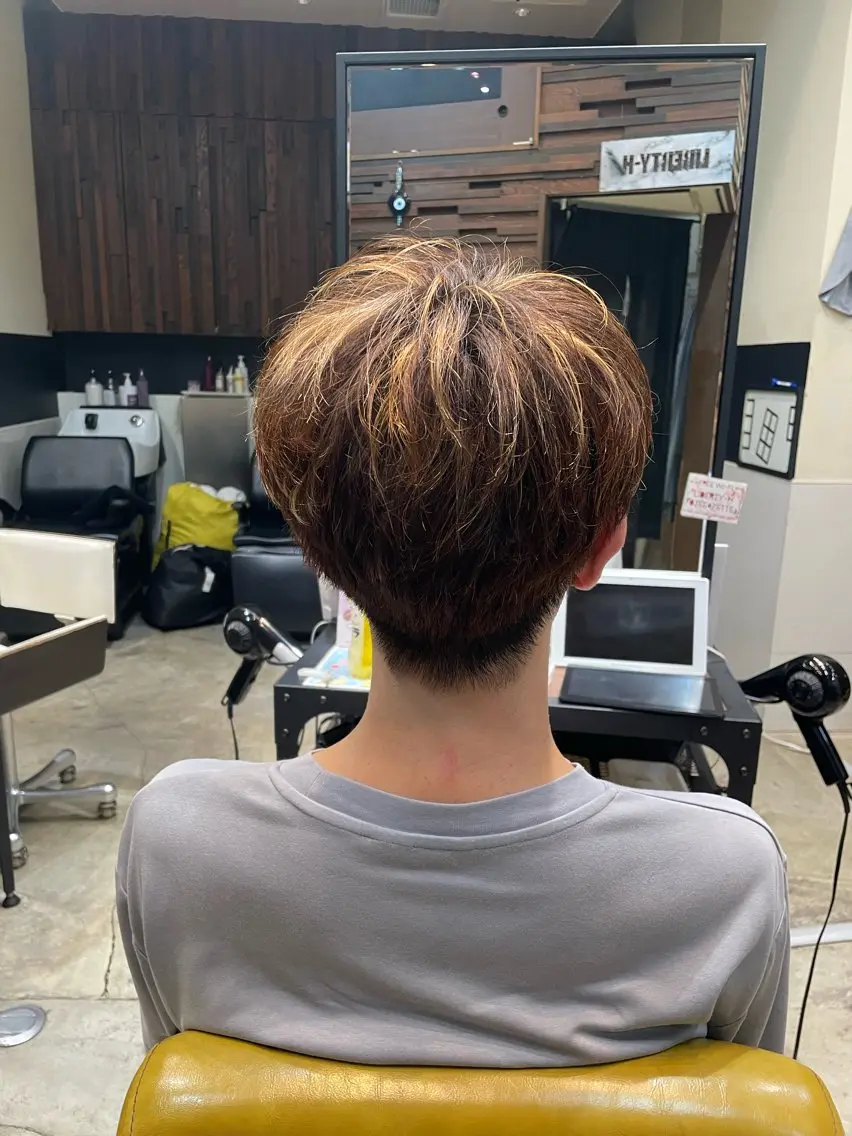ショート カラー 草間 翔登のヘアスタイル