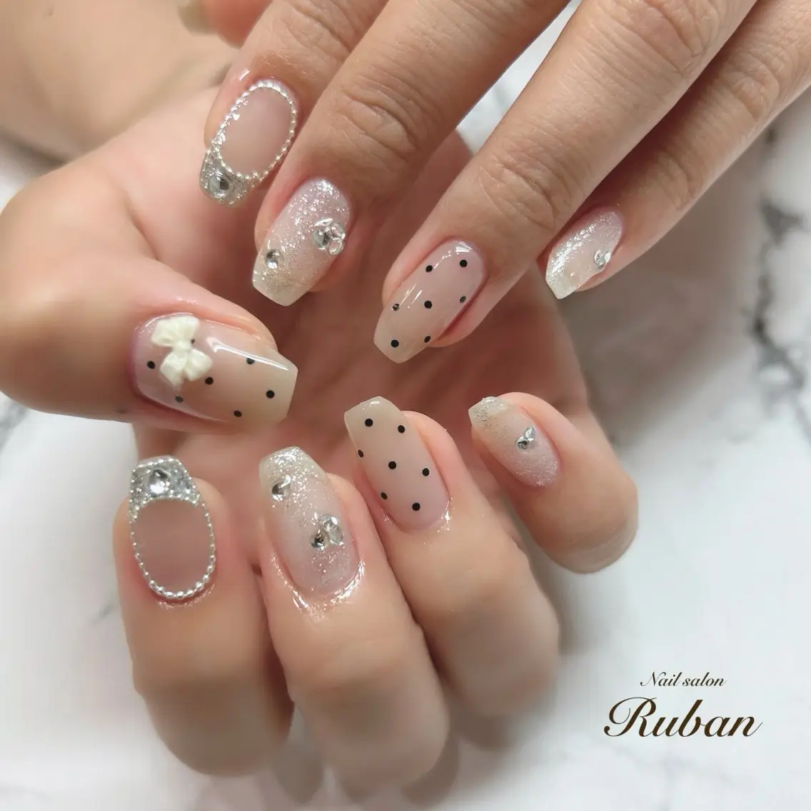 ネイル アートネイル ドット 長さ出し フレンチネイル キラキラネイル Nail salon Rubanのネイルデザイン
