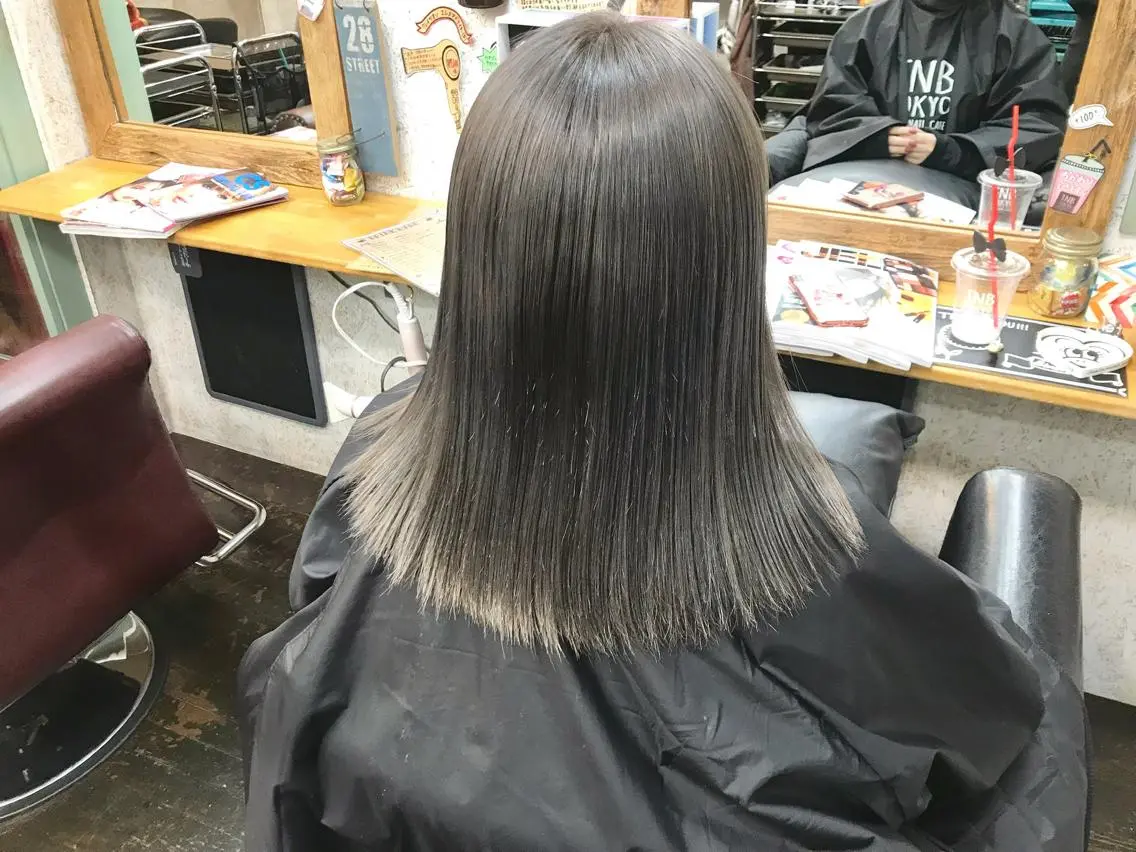 カラー アッシュ ブリーチ シルバー シルバーアッシュ カラーモデル募集ෆ SAEのヘアスタイル