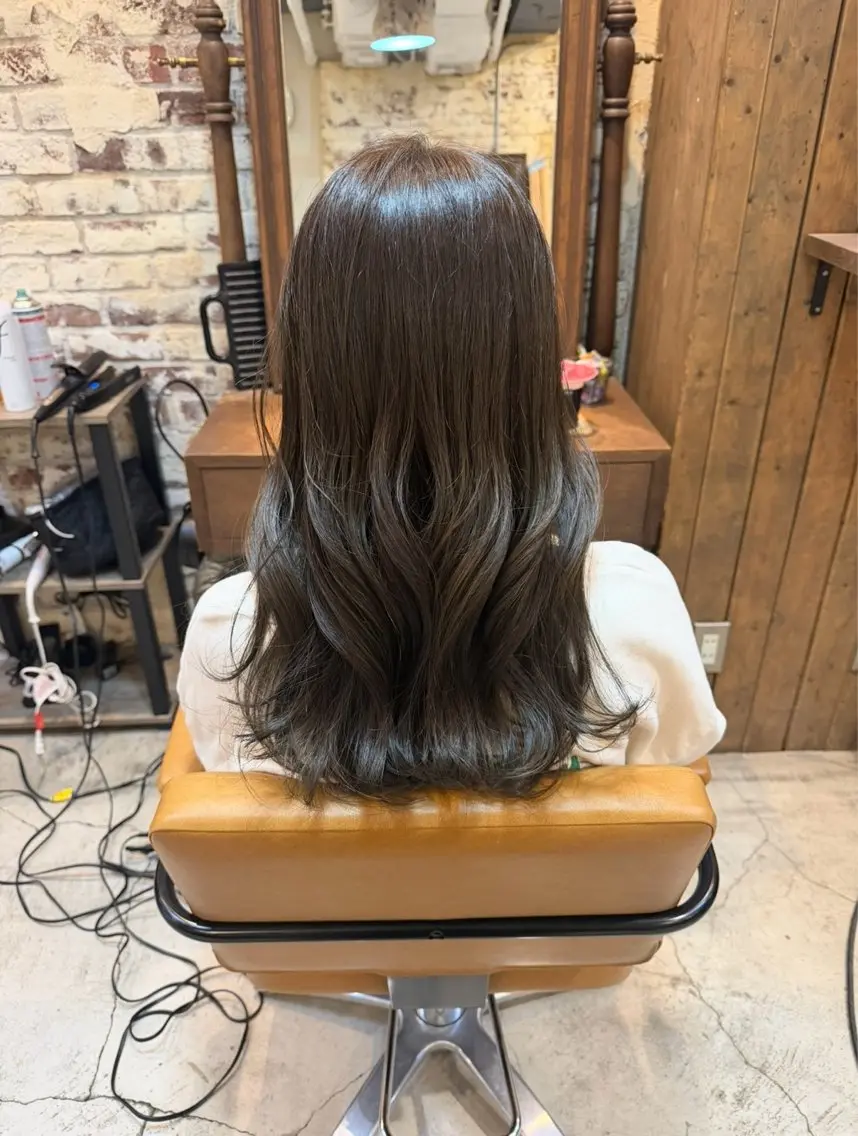 ロング カラー 透明感カラー グレージュ オリーブグレージュ オリーブグレー カット ヘアカラー トリートメント 七井 香奈 (なないかな)のヘアスタイル