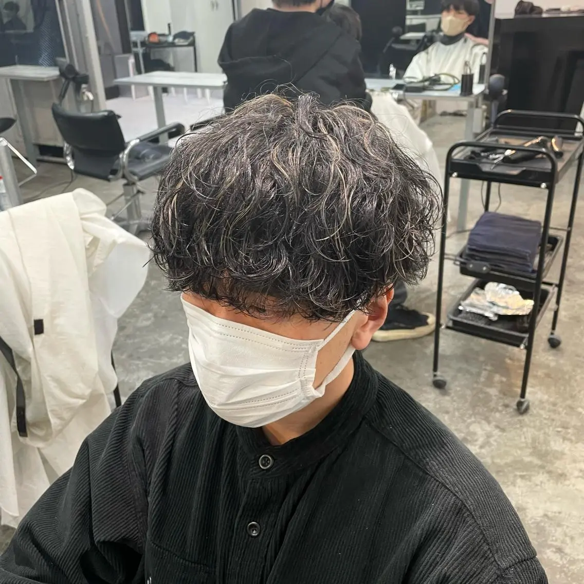 ショート カラー パーマ メンズ メンズハイライト 波巻きパーマ ハイライトカラー ハイライト カット ヘアカラー パーマ メンズ特化美容師/ 藤戸 椋のヘアスタイル