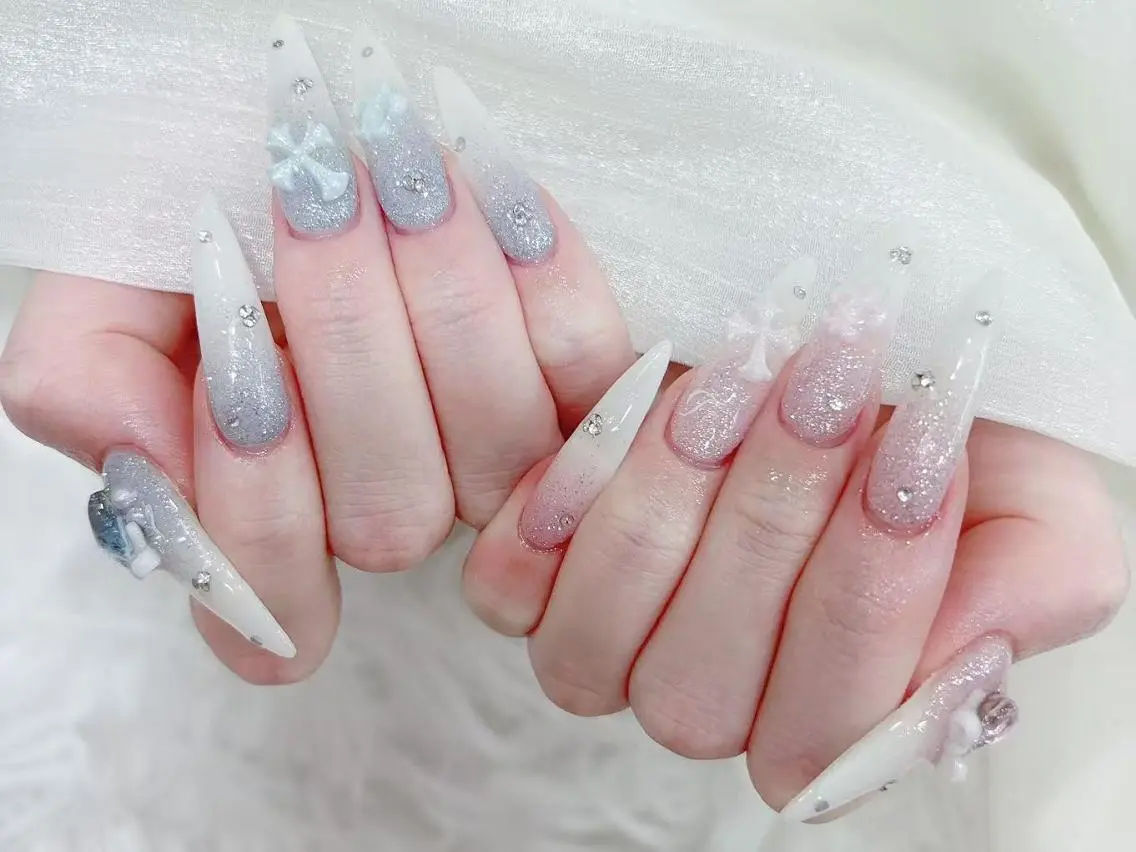 ネイル 長さ出し キラキラネイル 韓国ネイル ロングネイル マグネットネイル ハンドネイル ハンドケア KTNail 🎀 長さ出し専門店のネイルデザイン