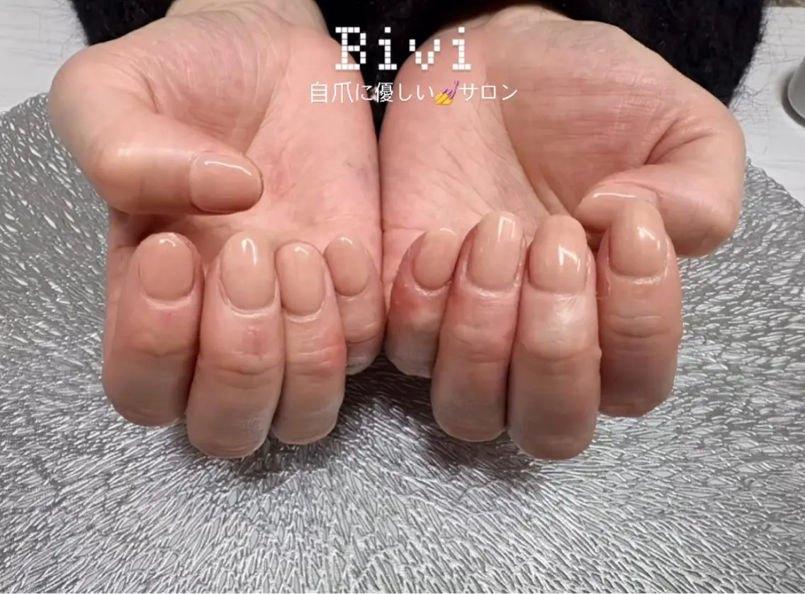 ネイル ラメ(グリッター) 持ち込み オフィスネイル シンプルネイル ハンドネイル ハンドケア ♡Bivi♡自爪に 優しいネイルサロンのネイルデザイン