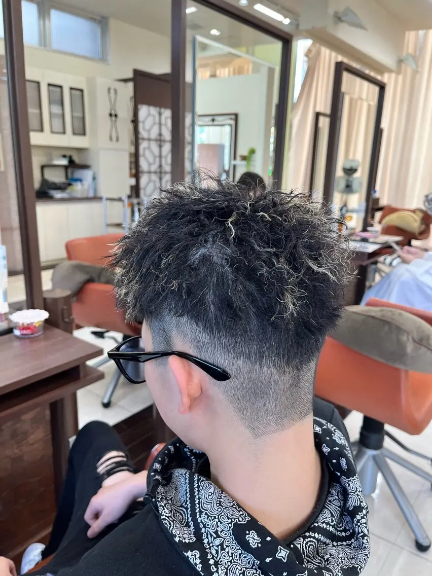 ショート パーマ メンズ モヒカン メンズパーマ メンズツイストパーマ ツイストパーマ 🧊メンズ特化🧊 高木航希のヘアスタイル