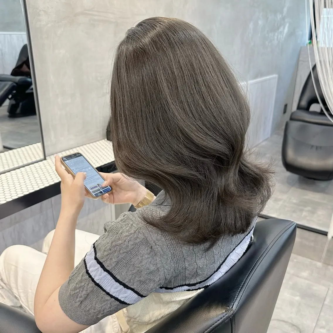 ミディアム カット ヘアカラー トリートメント 🌹ハッシュカット、 レイヤー韓国ヘア🌹のヘアスタイル