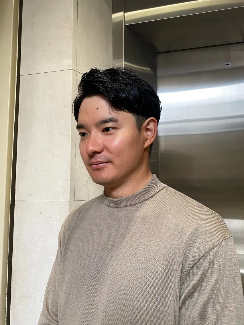 ショート パーマ メンズ アップバング メンズパーマ カット パーマ 久力琴音''透明感 カラー''アレンジのヘアスタイル