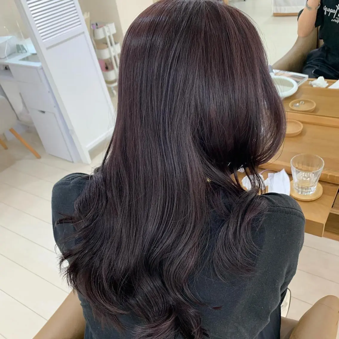 セミロング カラー ラベンダーカラー edge.下北沢 相場堅弥のヘアスタイル