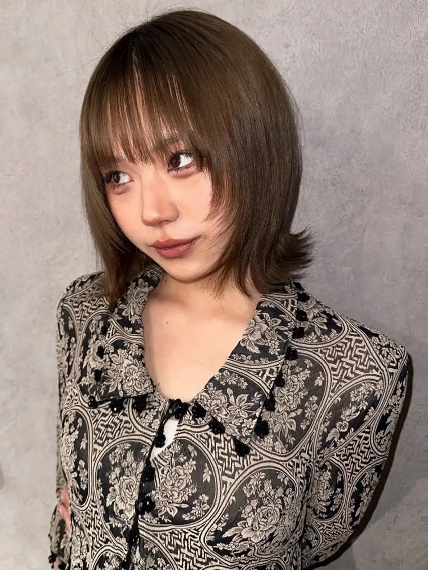 ショート カラー ダブルカラー イヤリングカラー ハイライトカラー ハイトーンカラー インナーカラー カット ヘアカラー 透明感/艶カラー 🫧 ユイナのヘアスタイル