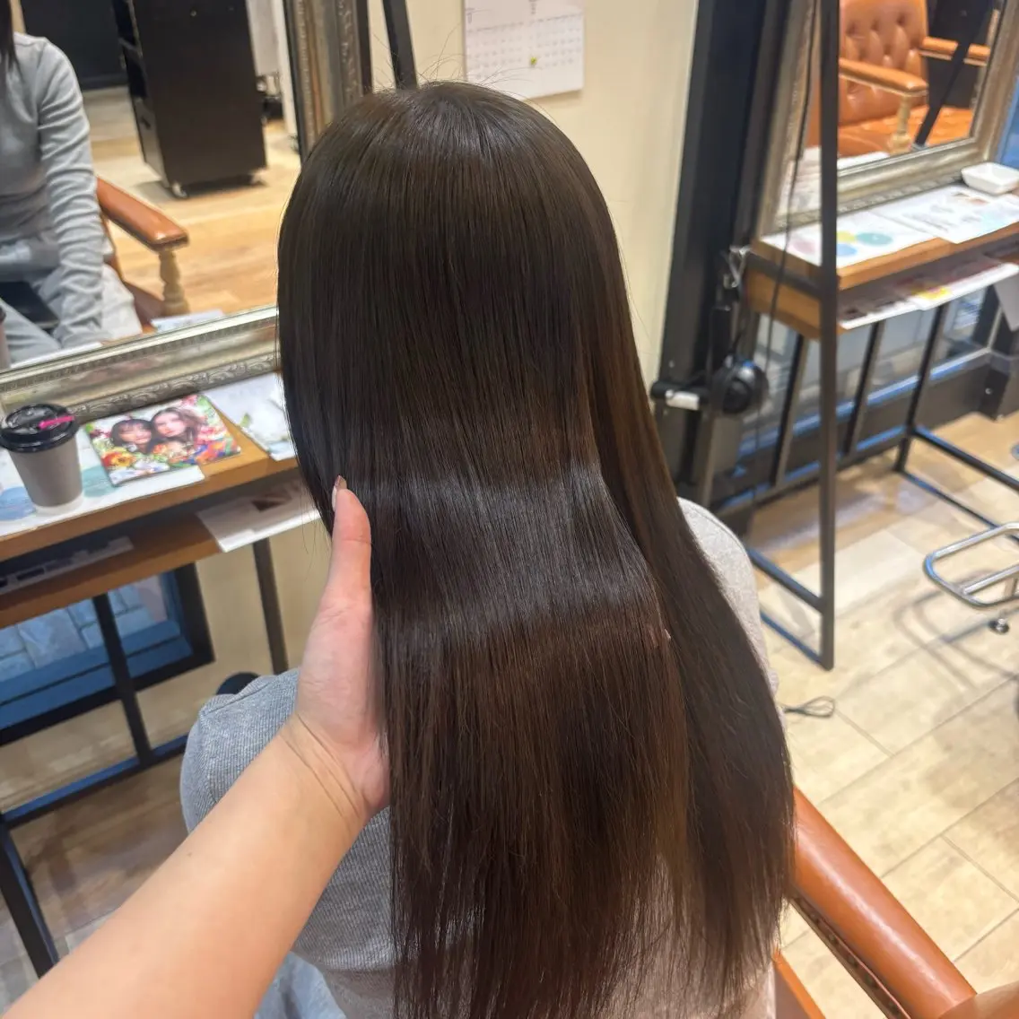 カラー ヘアカラー トリートメント しおり🍬 KOKORO🤍のヘアスタイル