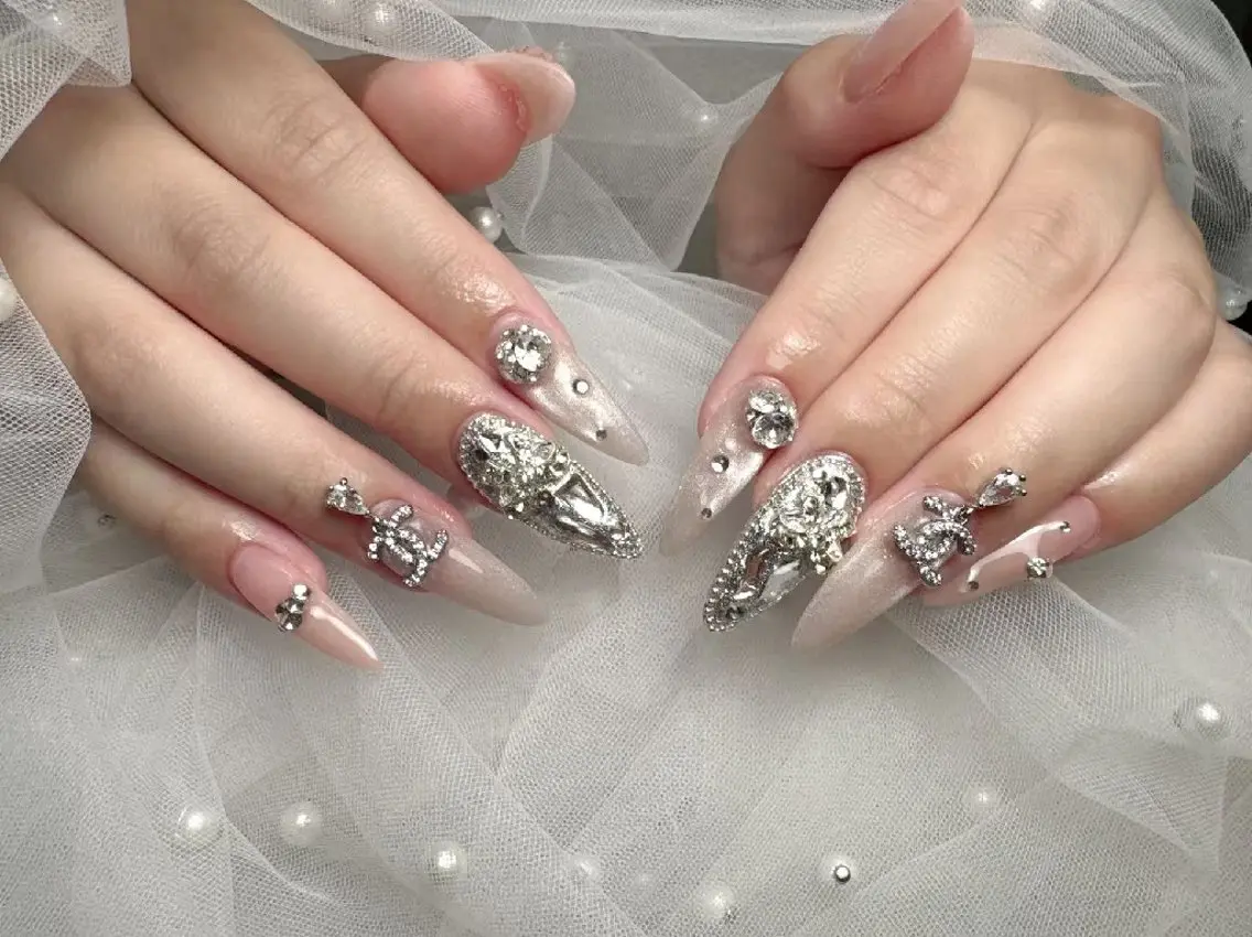 ネイル ENsalon AKIRAのネイルデザイン