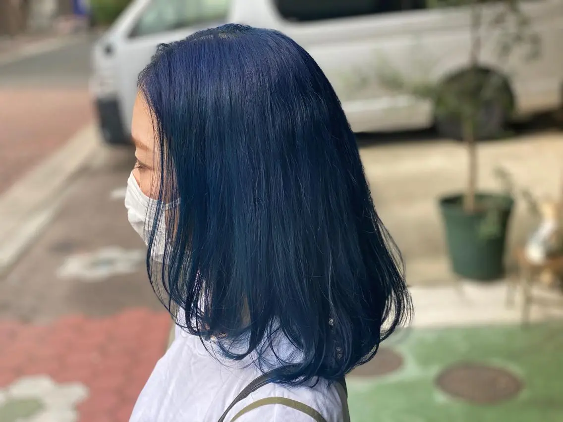 セミロング カラー ブリーチ ブルーカラー ネイビーカラー CARICIA🌱 masaeのヘアスタイル