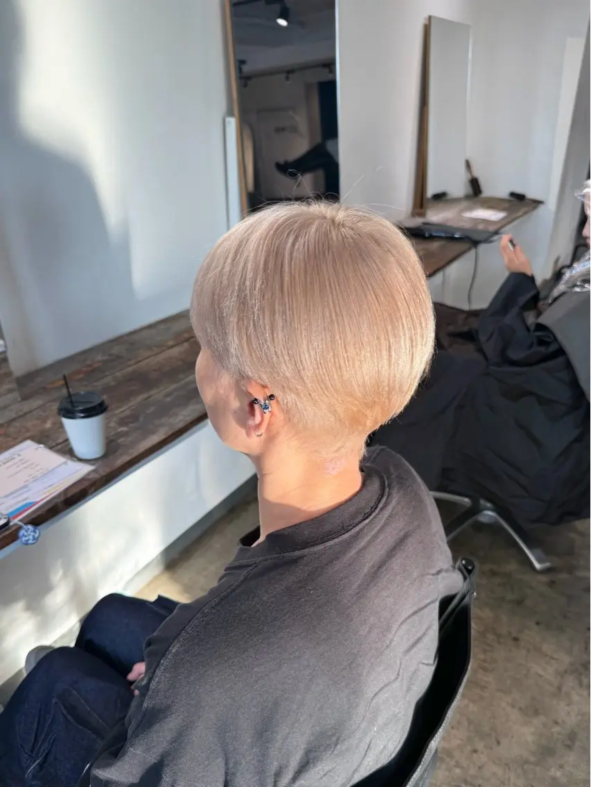ショート カラー ベージュカラー ブリーチ ホワイトベージュ ヘアカラー トリートメント 🫧艶髪縮毛矯正/ 透明感カラー/みきのヘアスタイル