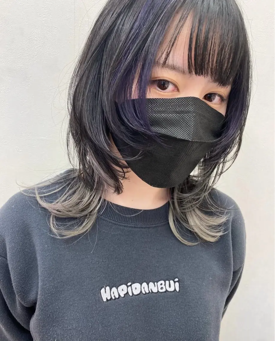 ミディアム カラー インナーカラー ウルフカット ご予約はインスタ のみ🌿@n7g10のヘアスタイル