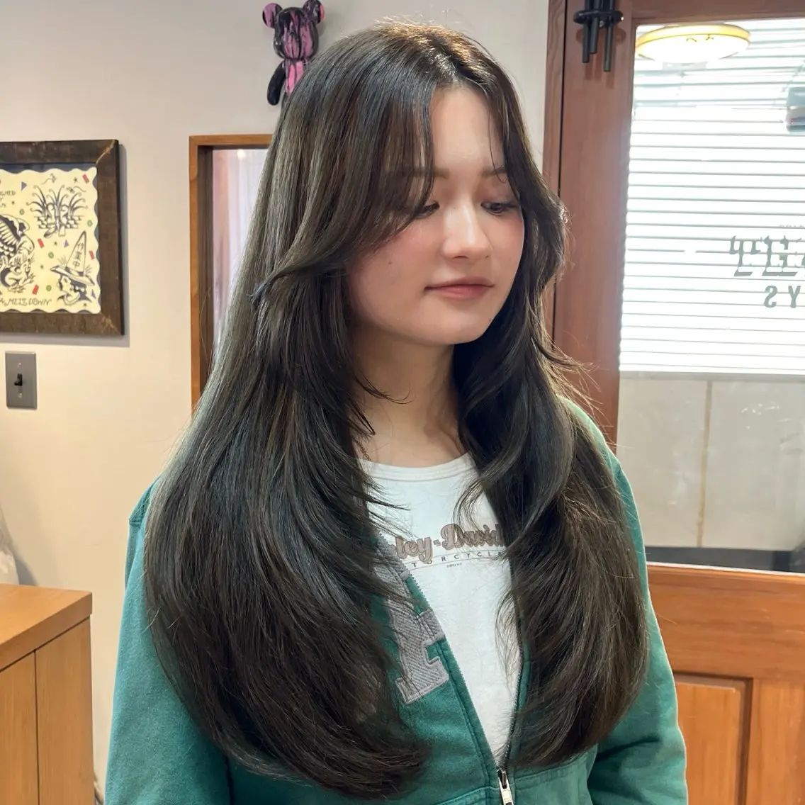 ロング カラー ベージュカラー オリーブベージュ レイヤーカット ヘアカラー satone 🩵のヘアスタイル