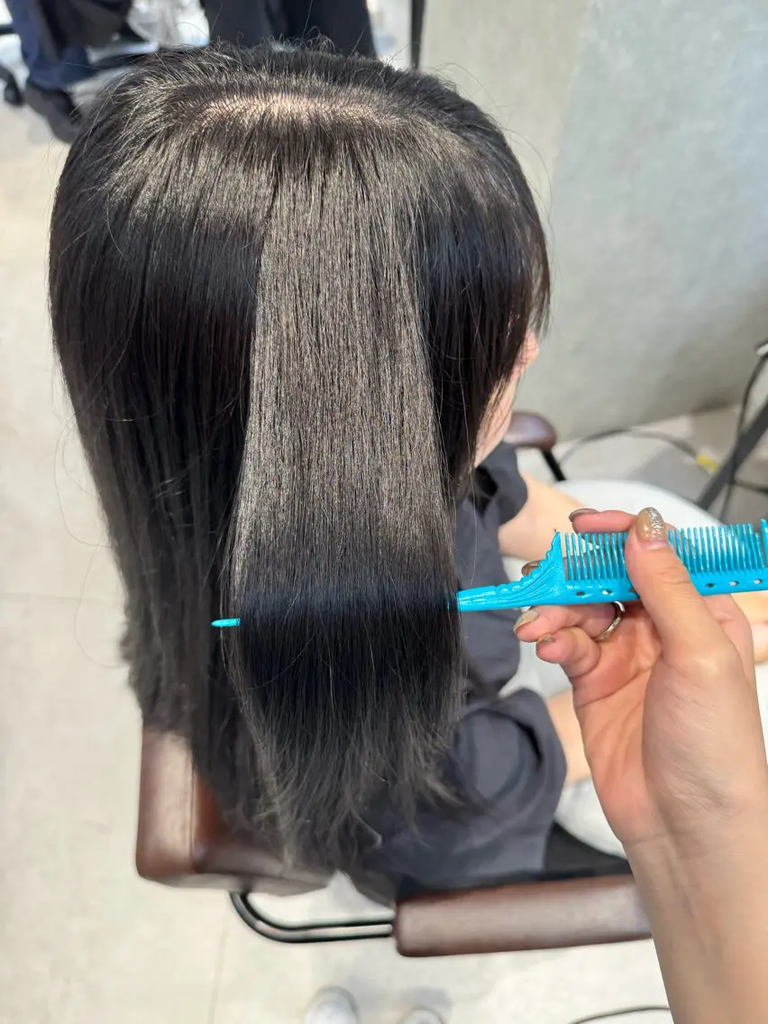セミロング カラー グレージュ ヘアカラー トリートメント 近藤 愛理のヘアスタイル